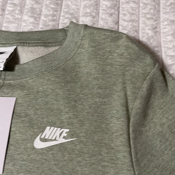 Nike Sweatshirt NWT | Size Large - Picture 2 of 4